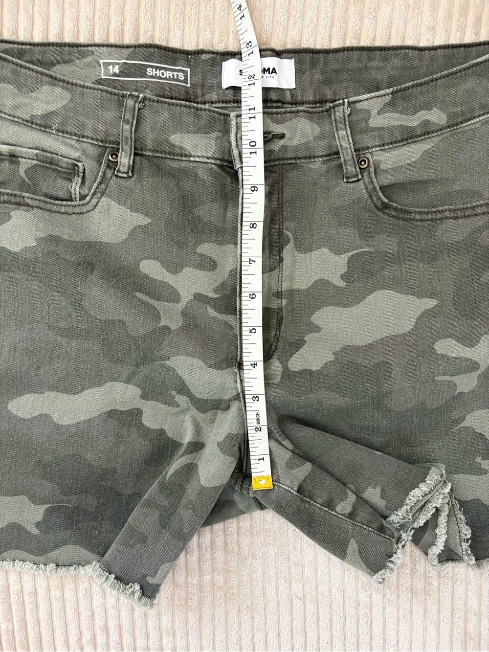 Sonoma Olive Camo Frayed-Hem Denim Shorts Size 14 - Picture 4 of 6